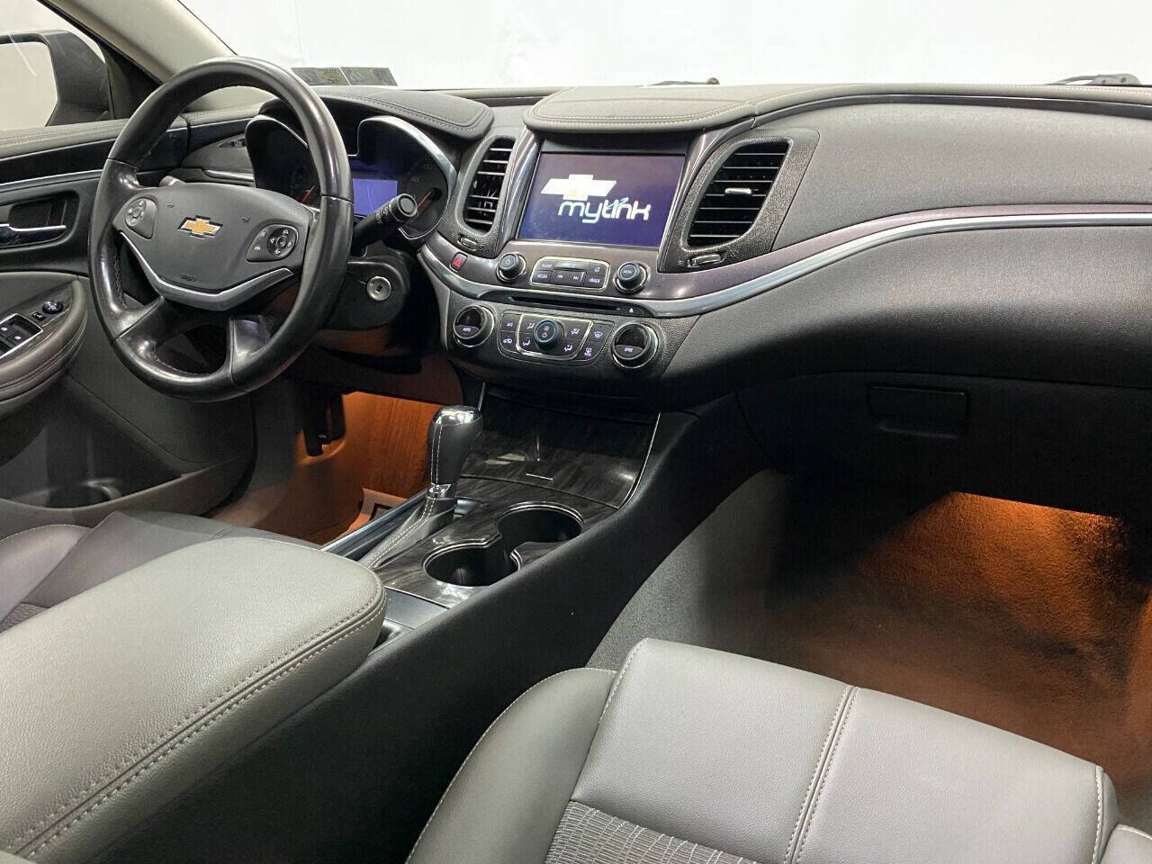 Used 2014 Chevrolet Impala LT w/ Convenience Package image 11