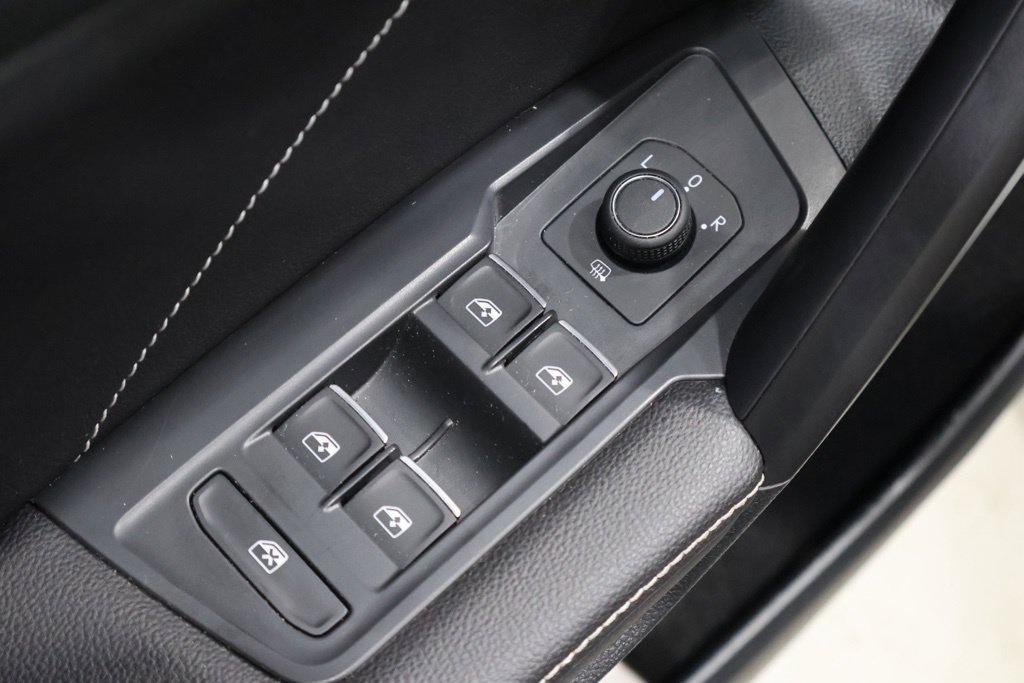 Used 2023 Volkswagen Tiguan SE R-Line FWD image 21