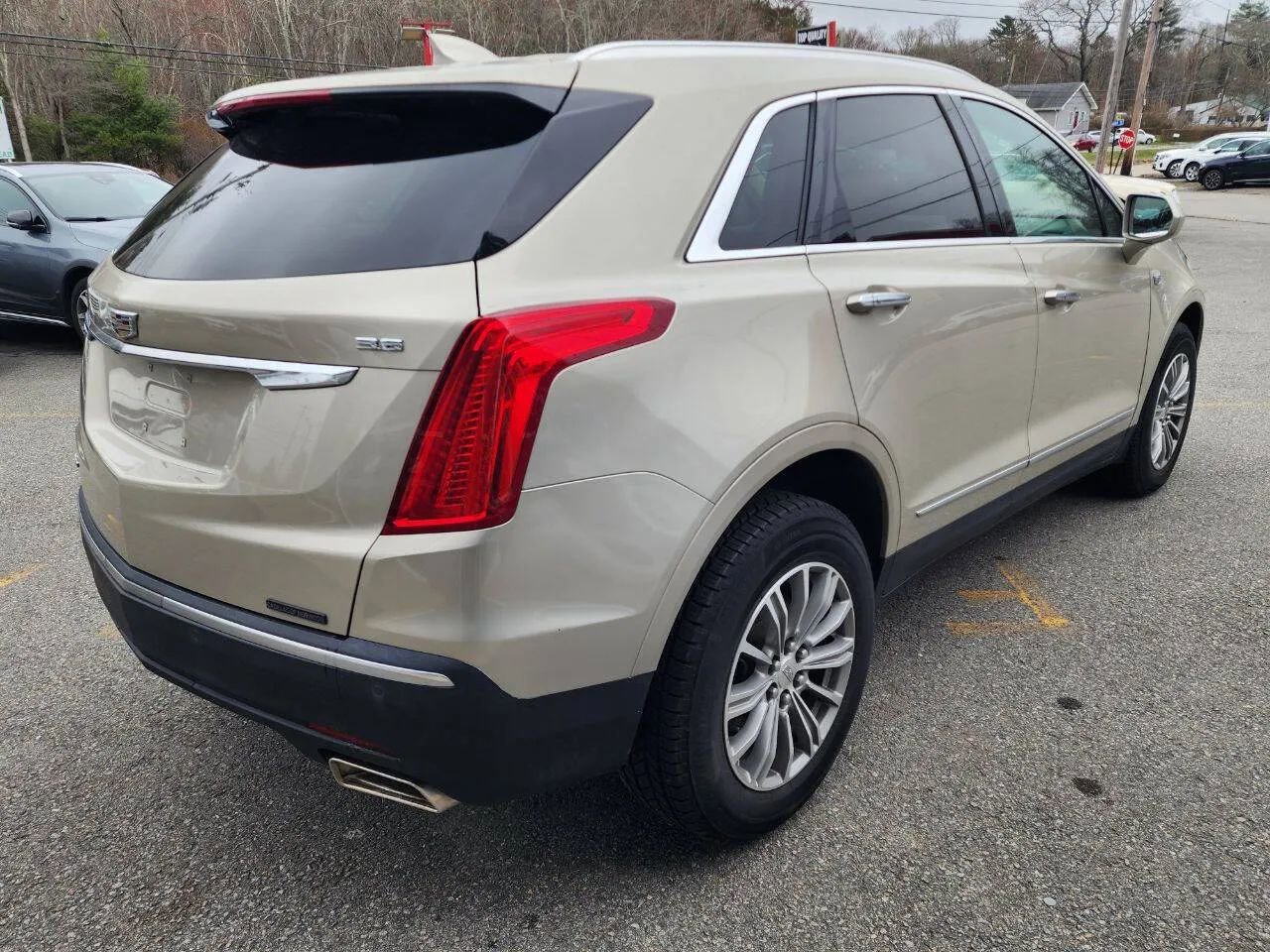 Used 2017 Cadillac XT5 Luxury w/ Driver Awareness Package AWD/4WD image 6