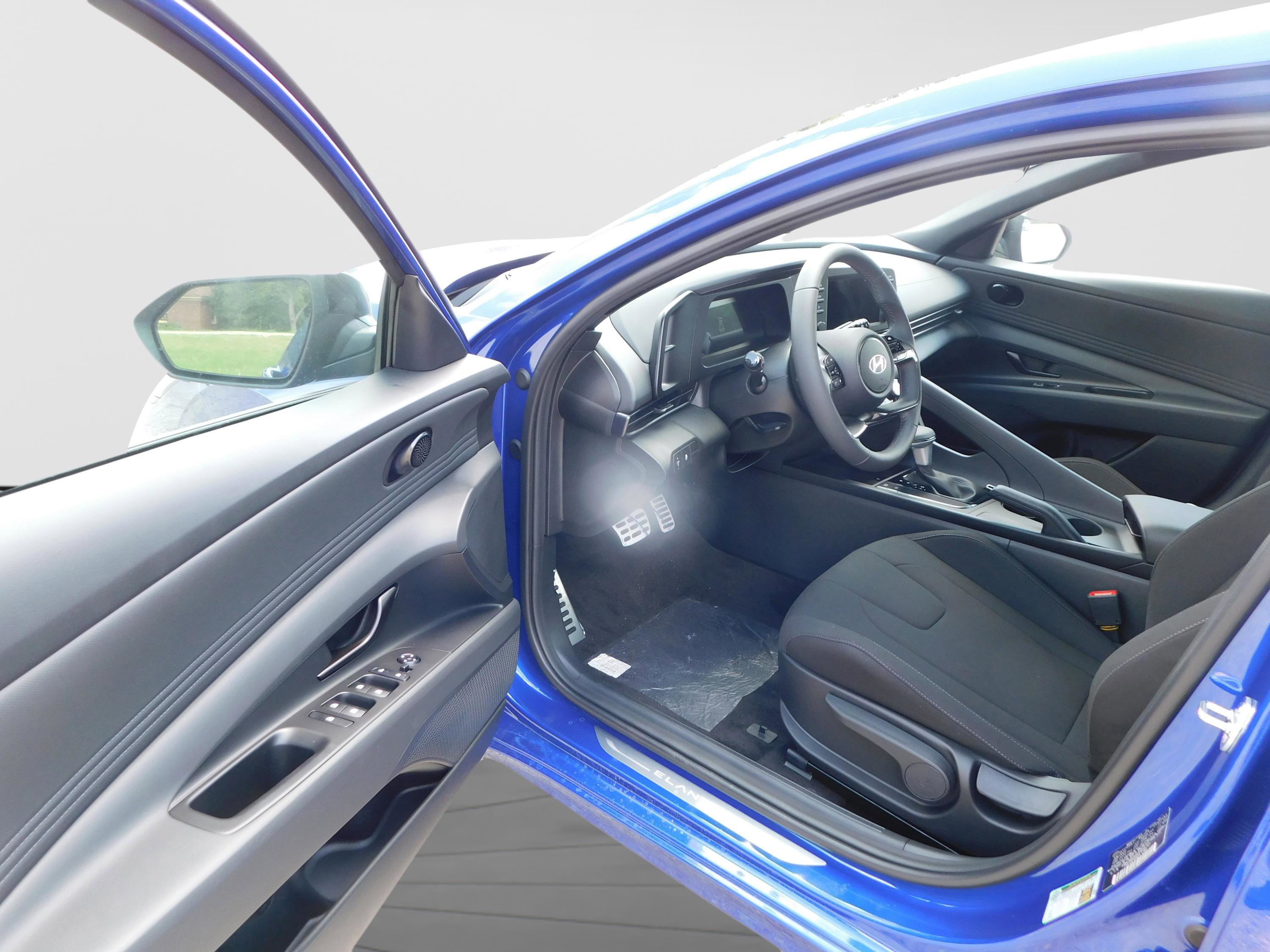 Certified 2025 Hyundai Elantra Sport image 10