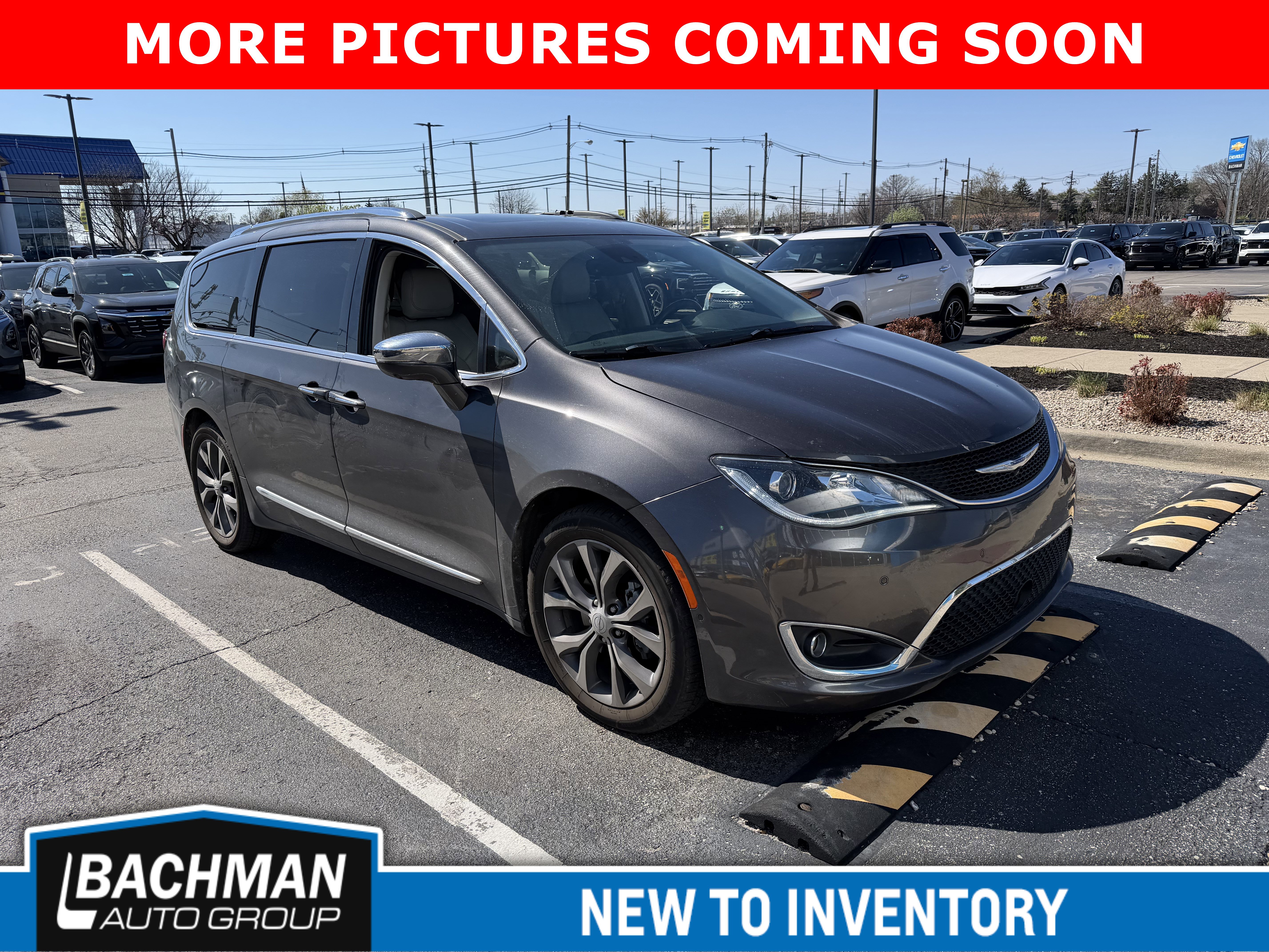 Used 2017 Chrysler Pacifica Limited w/ UConnect Theater Package image 2