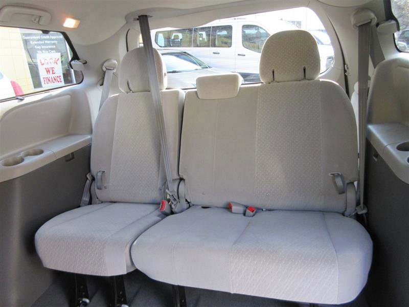 Used 2020 Toyota Sienna LE image 26