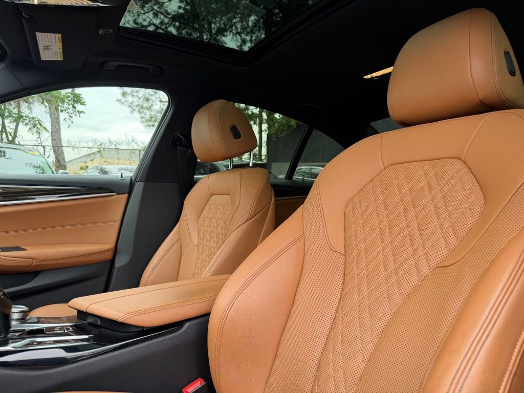 Used 2022 BMW 530e RWD image 12