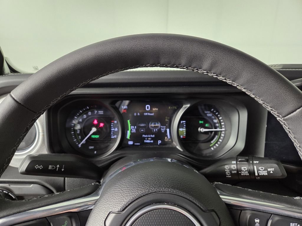 Used 2025 Jeep Wrangler Unlimited Sahara w/ Safety Group AWD/4WD image 15
