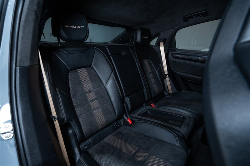 Used 2022 Porsche Cayenne Turbo GT AWD/4WD image 33