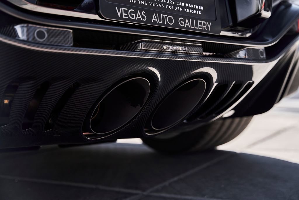 Used 2023 Aston Martin V12 Vantage RWD image 18