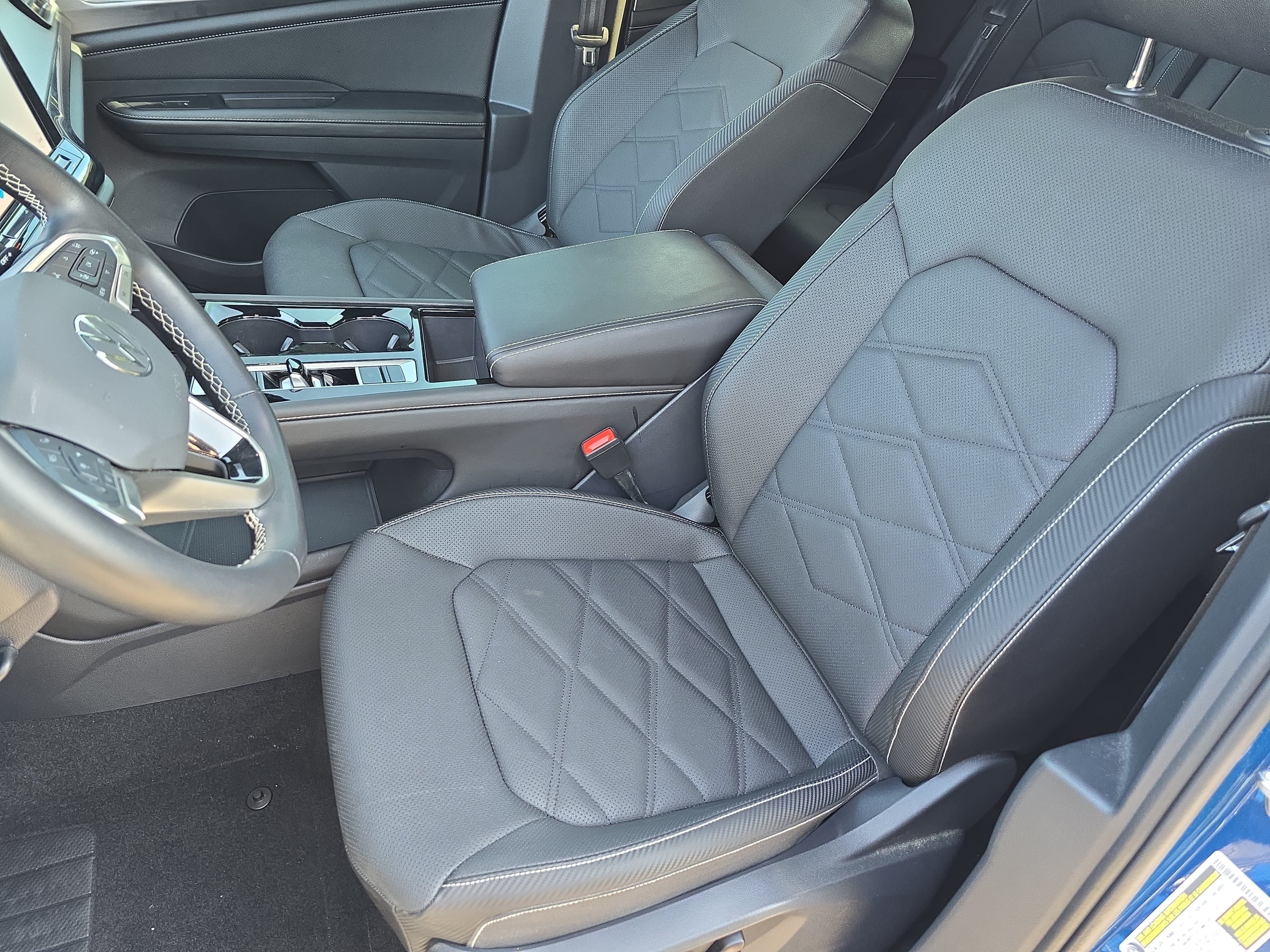 Used 2026 Volkswagen Atlas Cross Sport SE w/ Panoramic Sunroof Package FWD image 15