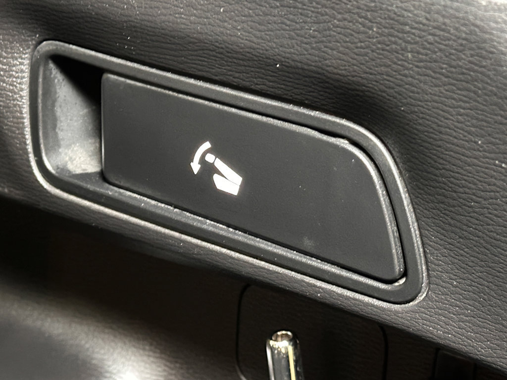Used 2024 Mitsubishi Outlander AWD image 21