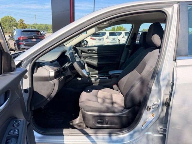 Used 2024 Nissan Altima 2.5 SV FWD image 21