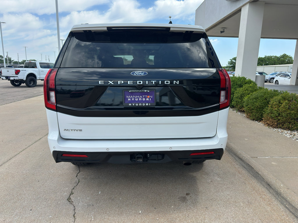 Used 2025 Ford Expedition Active AWD/4WD image 9