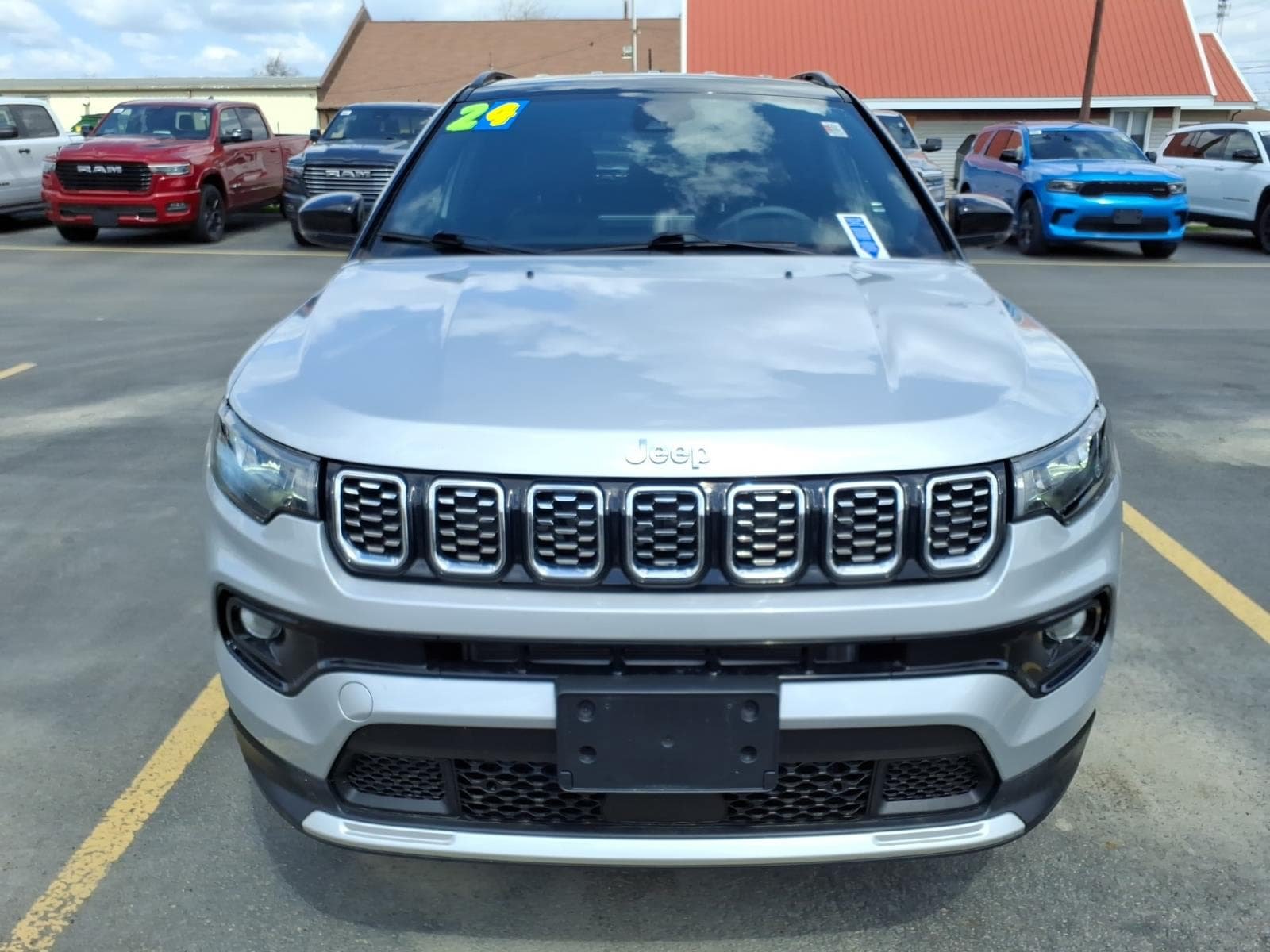 Used 2024 Jeep Compass Limited AWD/4WD image 2