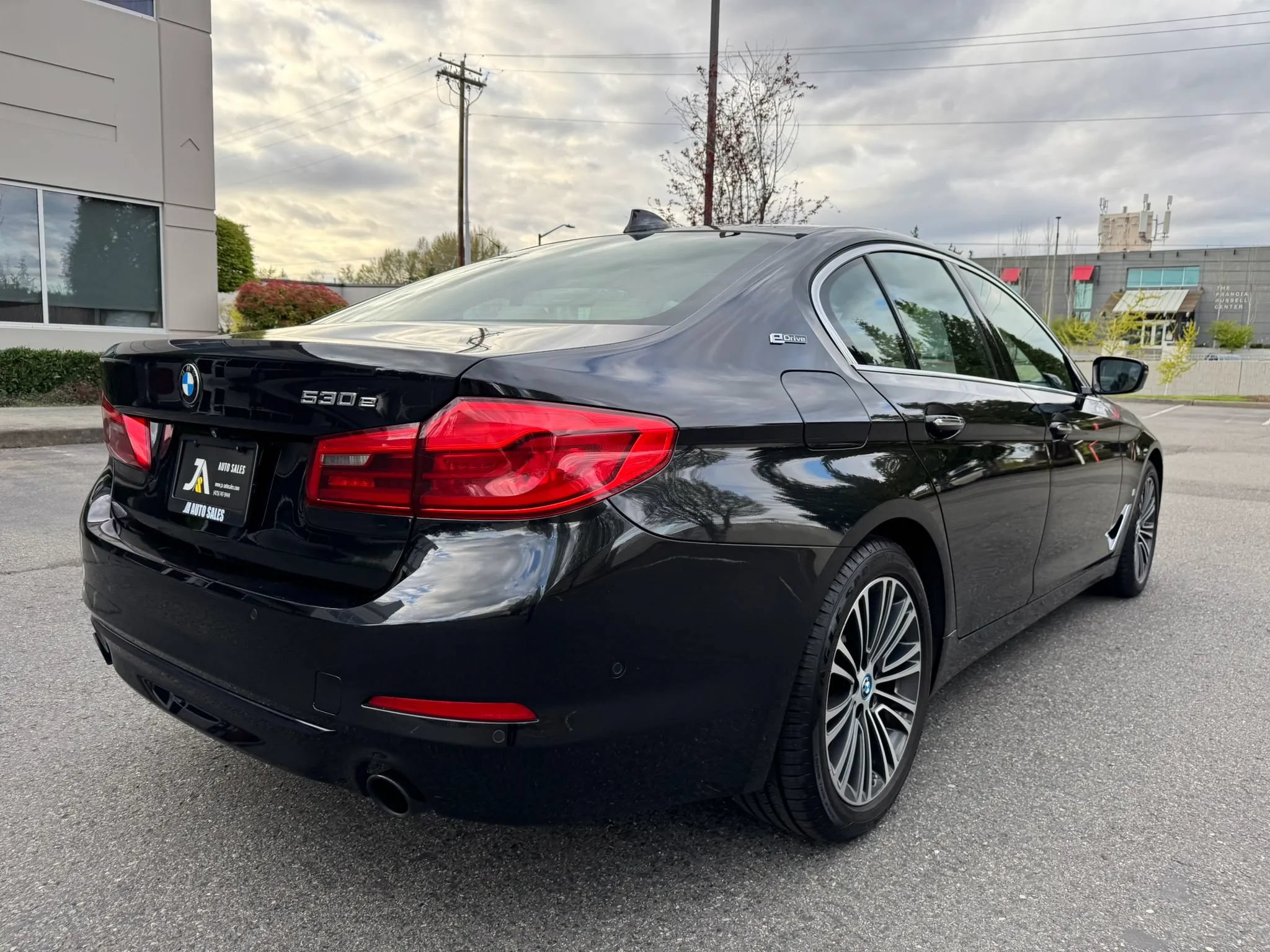 Used 2018 BMW 530e xDrive AWD/4WD image 10
