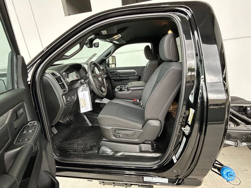 Used 2024 RAM 3500 Tradesman image 9