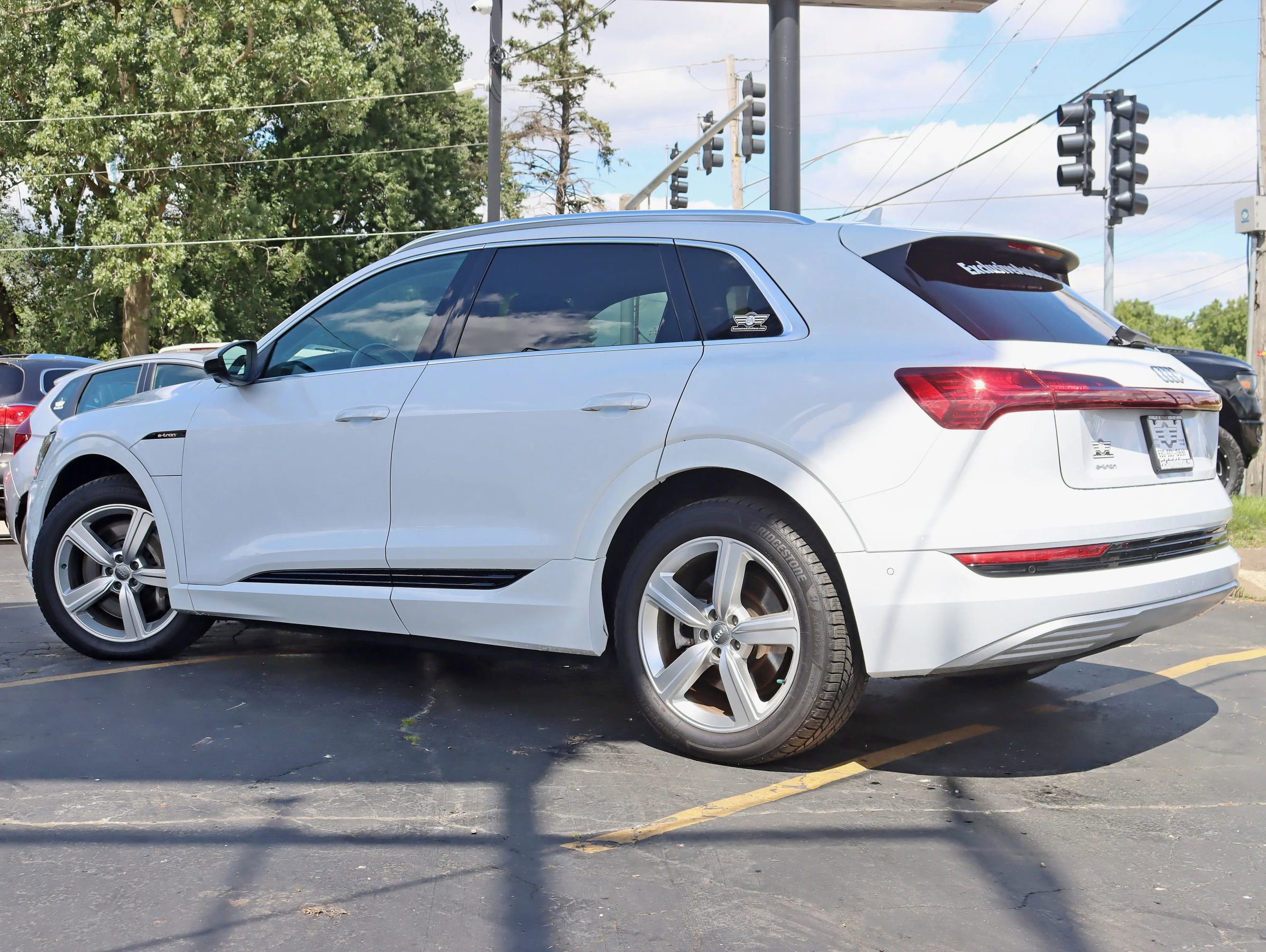 Used 2019 Audi e-tron Premium Plus image 10