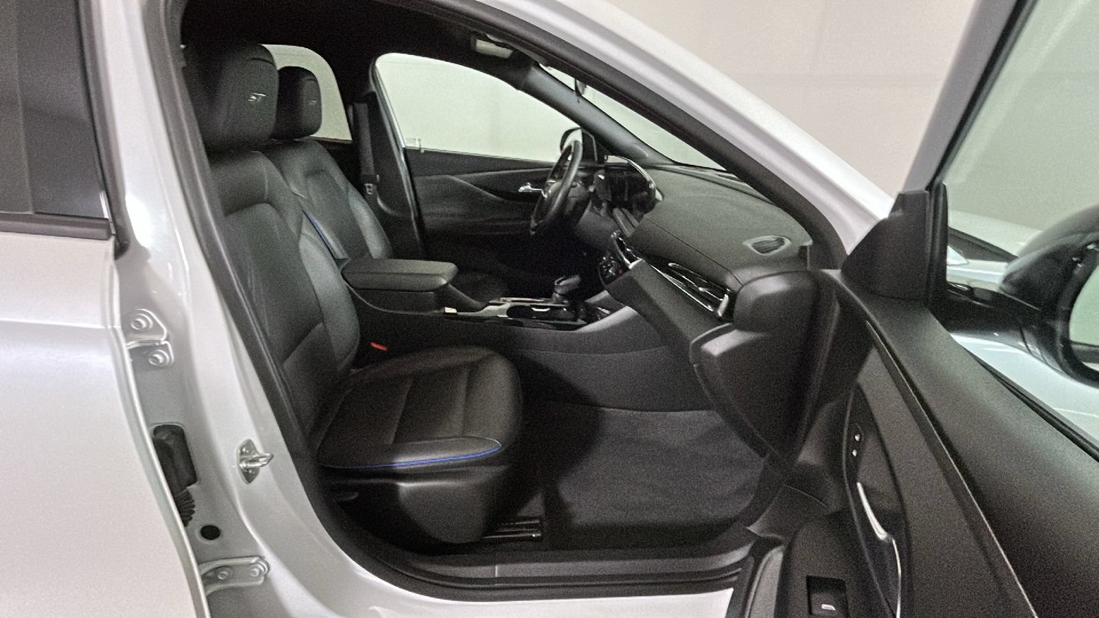 Used 2024 Buick Envista Sport Touring w/ Convenience I Package FWD image 33