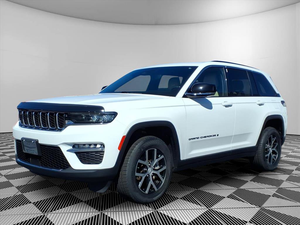 Used 2023 Jeep Grand Cherokee Limited AWD/4WD image 23