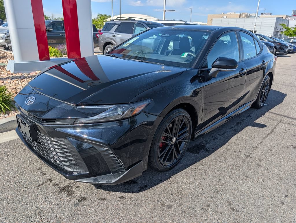 Used 2025 Toyota Camry SE FWD image 3