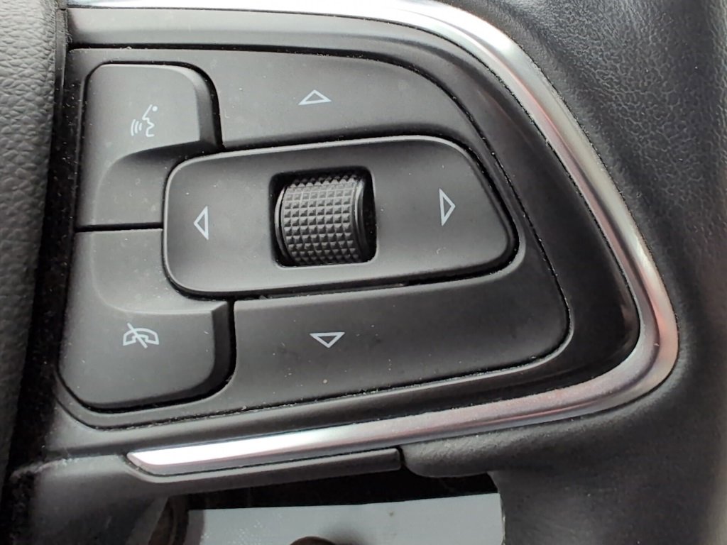 Used 2021 Buick Envision Essence w/ Technology Package I image 37