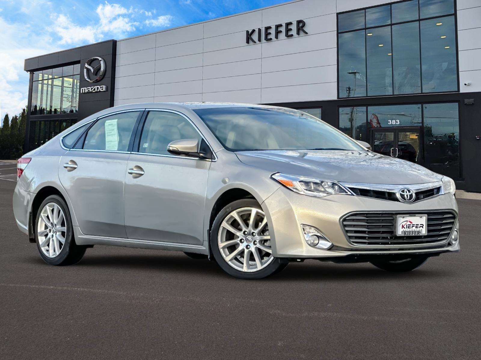 Used 2014 Toyota Avalon Limited image 2