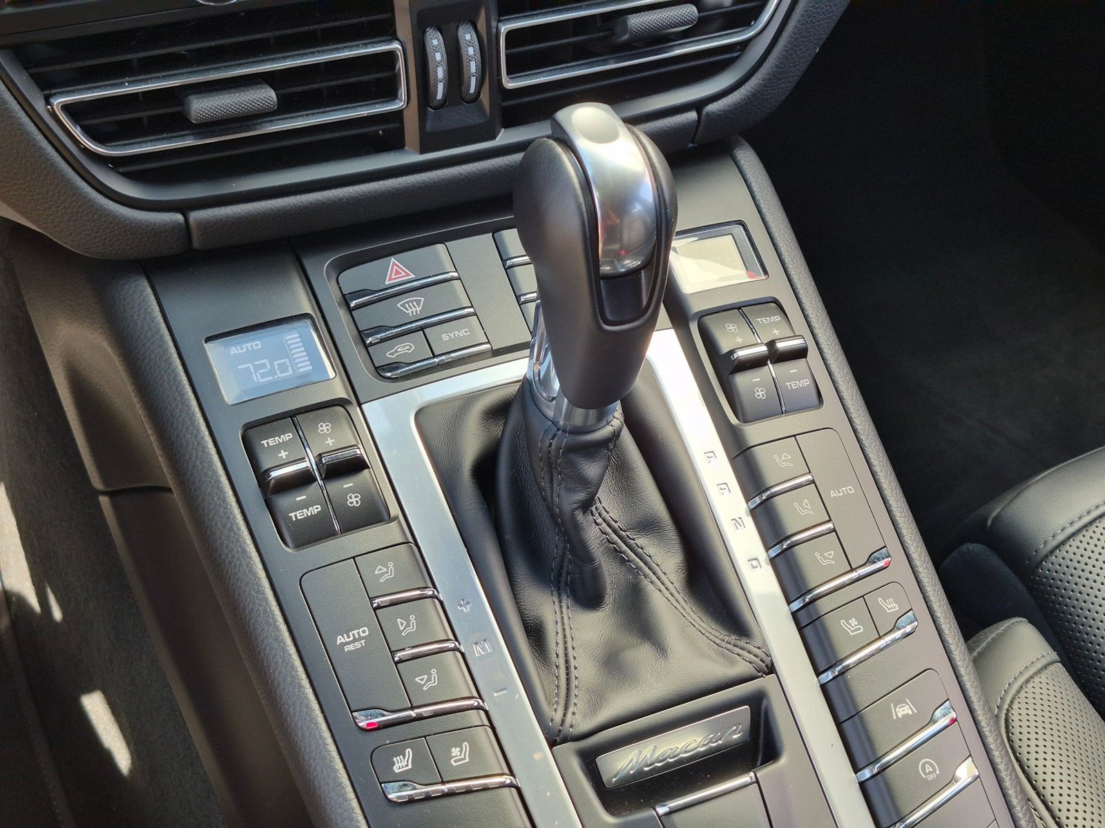 Certified 2020 Porsche Macan S AWD/4WD image 22