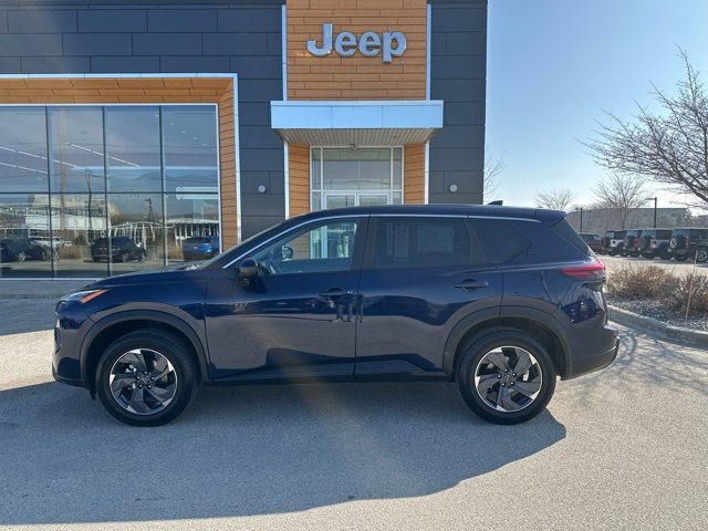 Used 2025 Nissan Rogue SV image 9