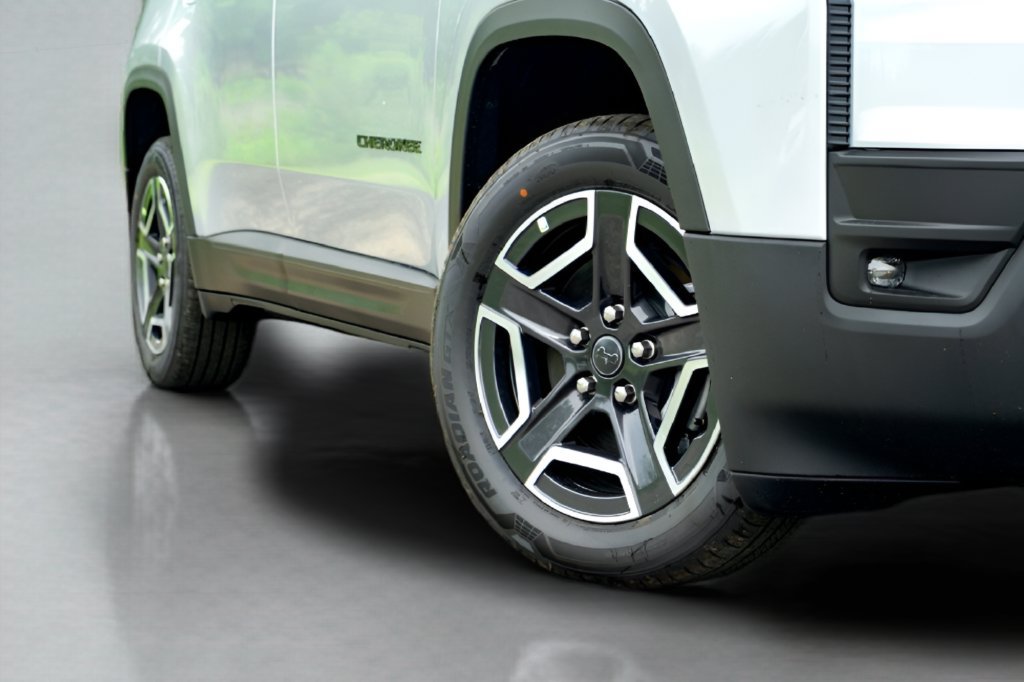 Used 2026 Jeep Cherokee Laredo AWD/4WD image 4