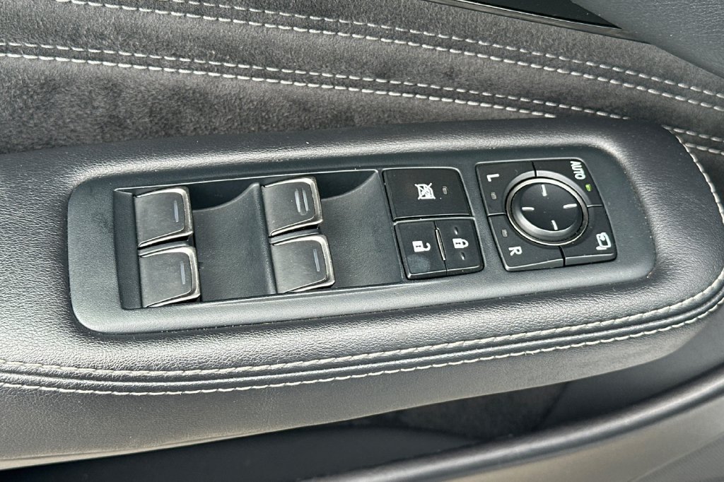 Used 2023 Lexus LS 500 w/ Accessory Package (Z1) RWD image 12