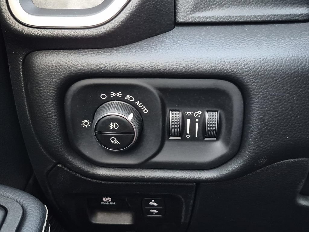 New 2026 RAM 1500 Laramie w/ Night Edition AWD/4WD image 15
