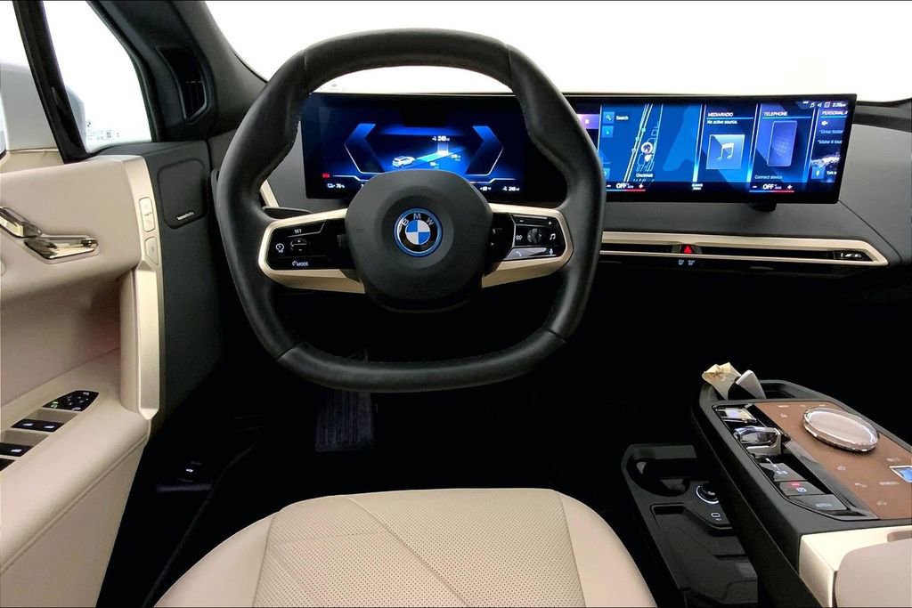 Certified 2023 BMW iX xDrive50 w/ Premium Package AWD/4WD image 4