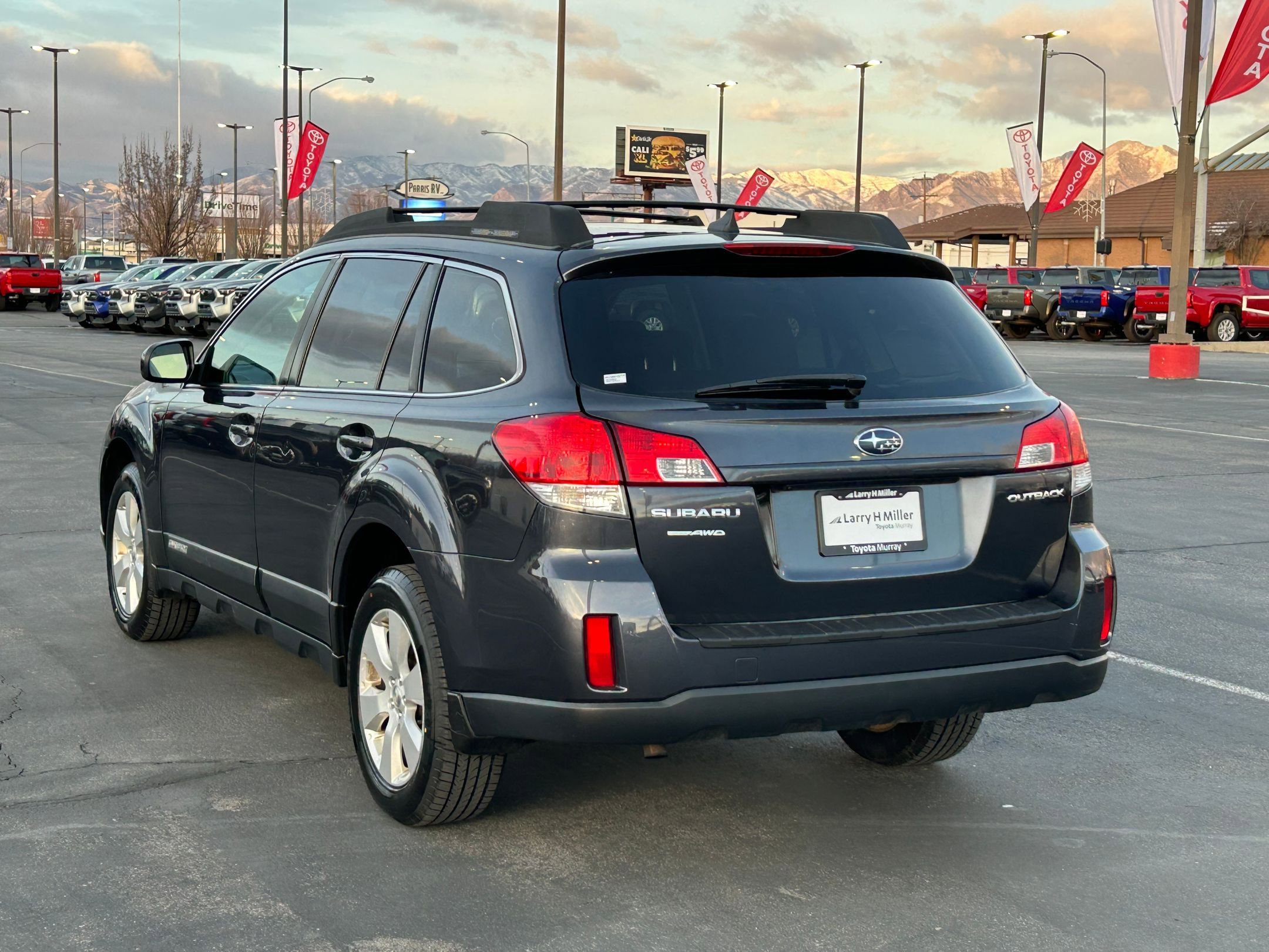 Used 2011 Subaru Outback 2.5i Limited image 3
