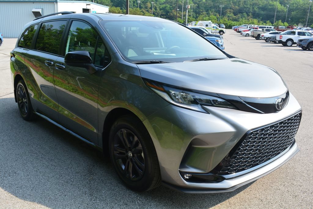 Used 2026 Toyota Sienna XSE AWD/4WD image 4