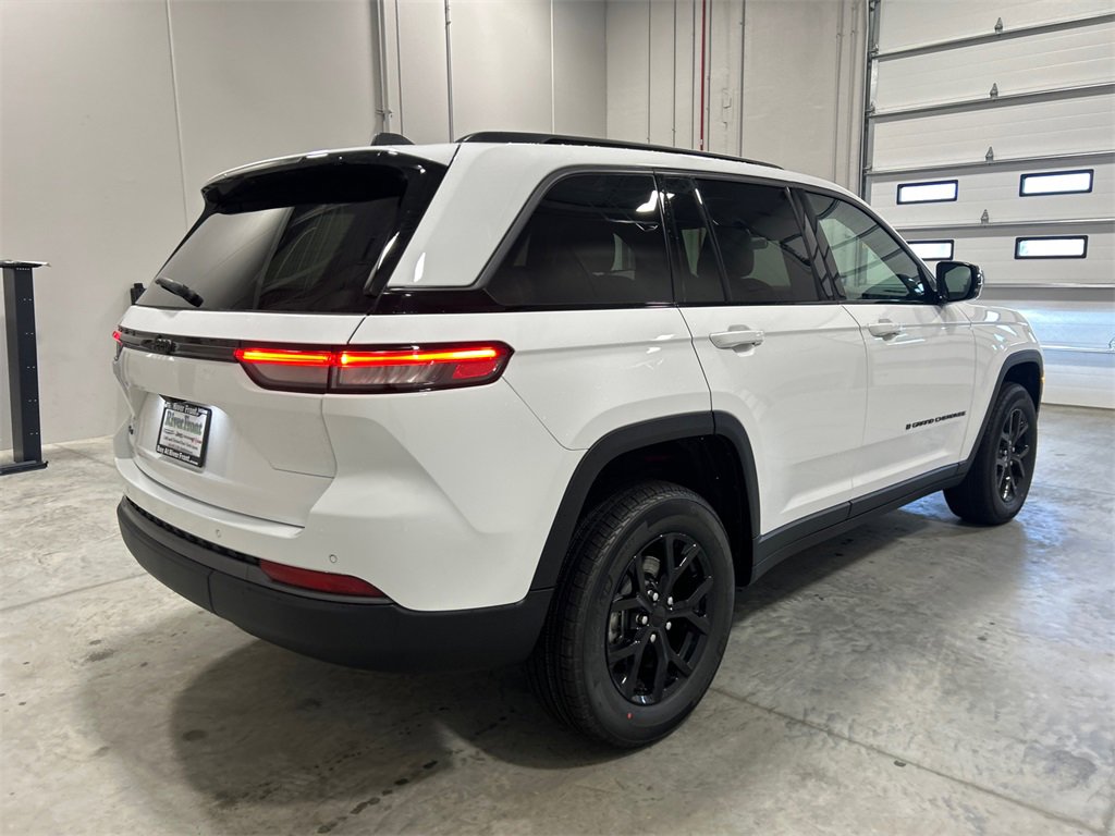 New 2026 Jeep Grand Cherokee Laredo image 6