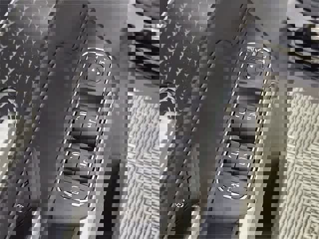 Certified 2025 Mercedes-Benz GLB 250 4MATIC image 86