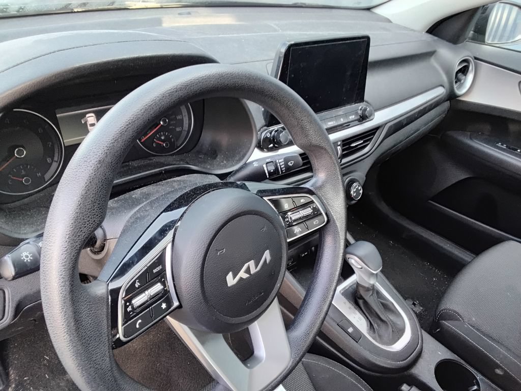 Used 2023 Kia Forte LXS w/ LXS Technology Package FWD image 8
