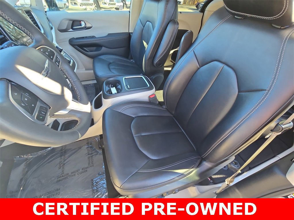 Used 2024 Chrysler Pacifica Touring-L image 17