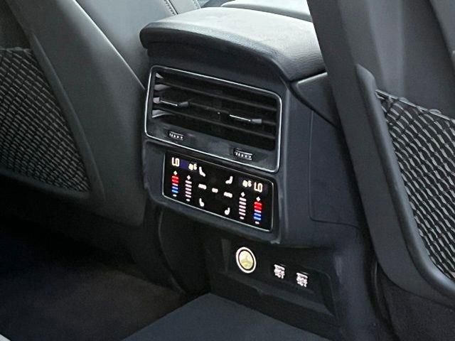 Used 2019 Audi Q8 Prestige image 25