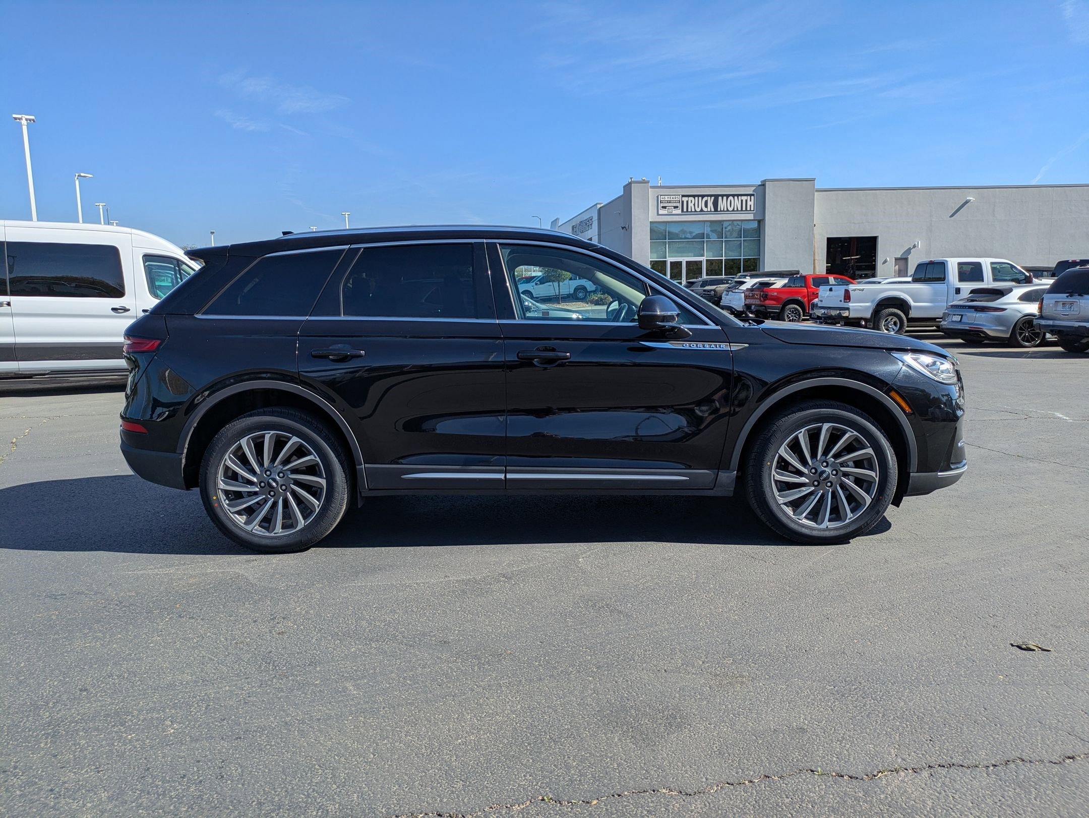 Used 2024 Lincoln Corsair Reserve w/ Equipment Group 201A AWD/4WD image 2