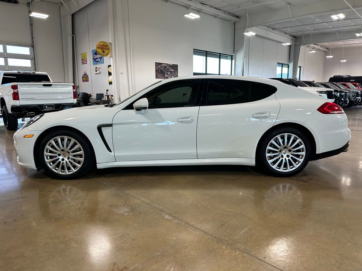 Used 2016 Porsche Panamera 4 AWD/4WD image 4