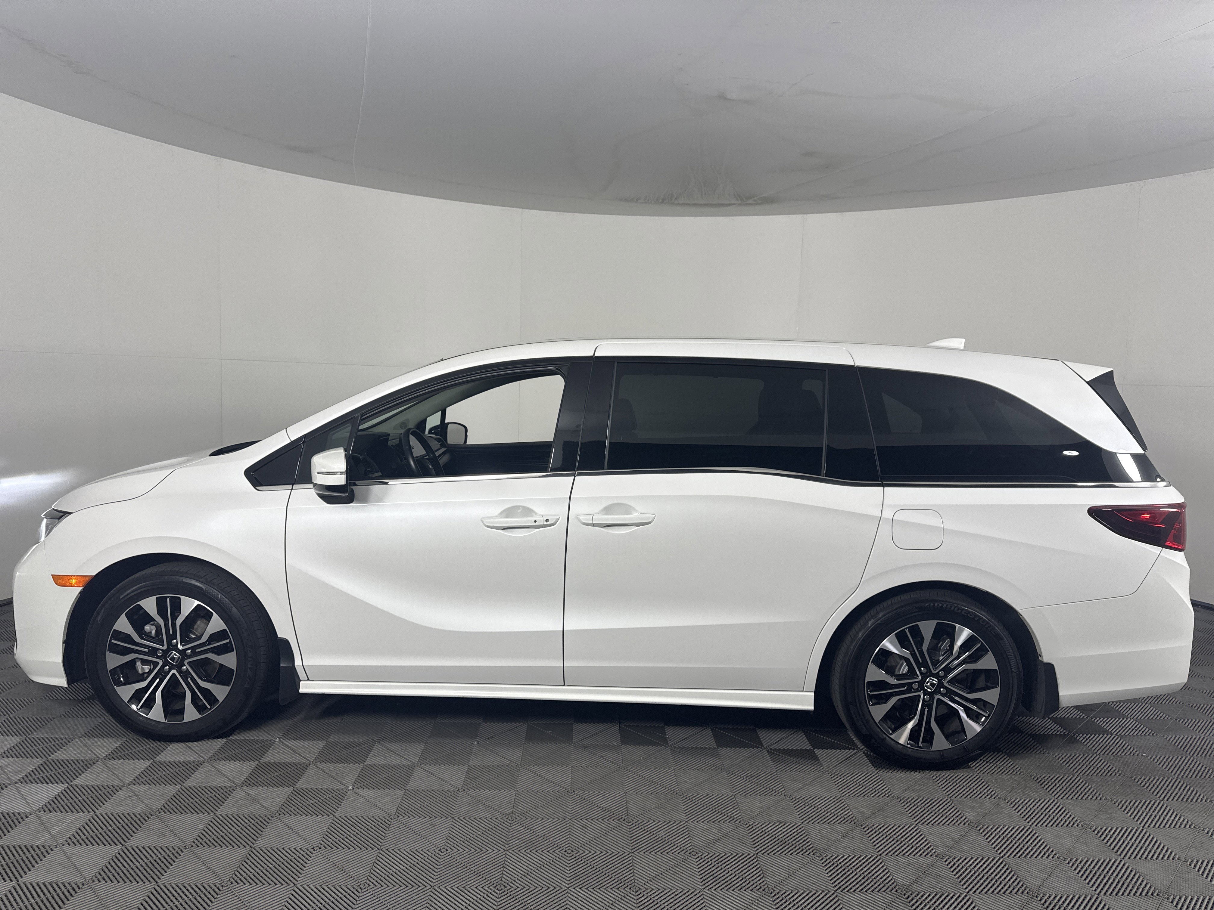 Certified 2025 Honda Odyssey Elite image 6