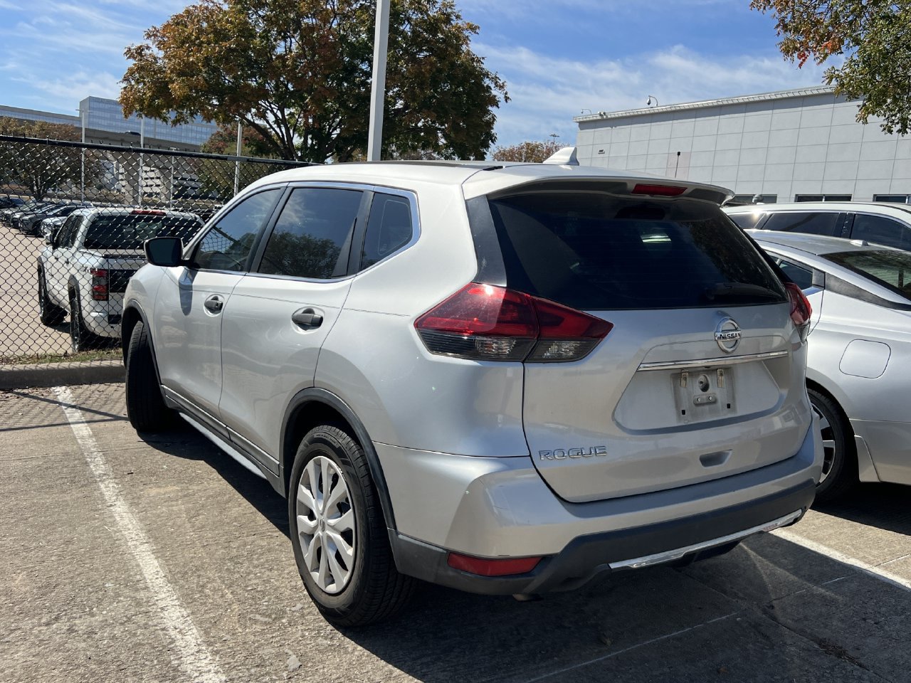 Used 2018 Nissan Rogue S FWD image 4