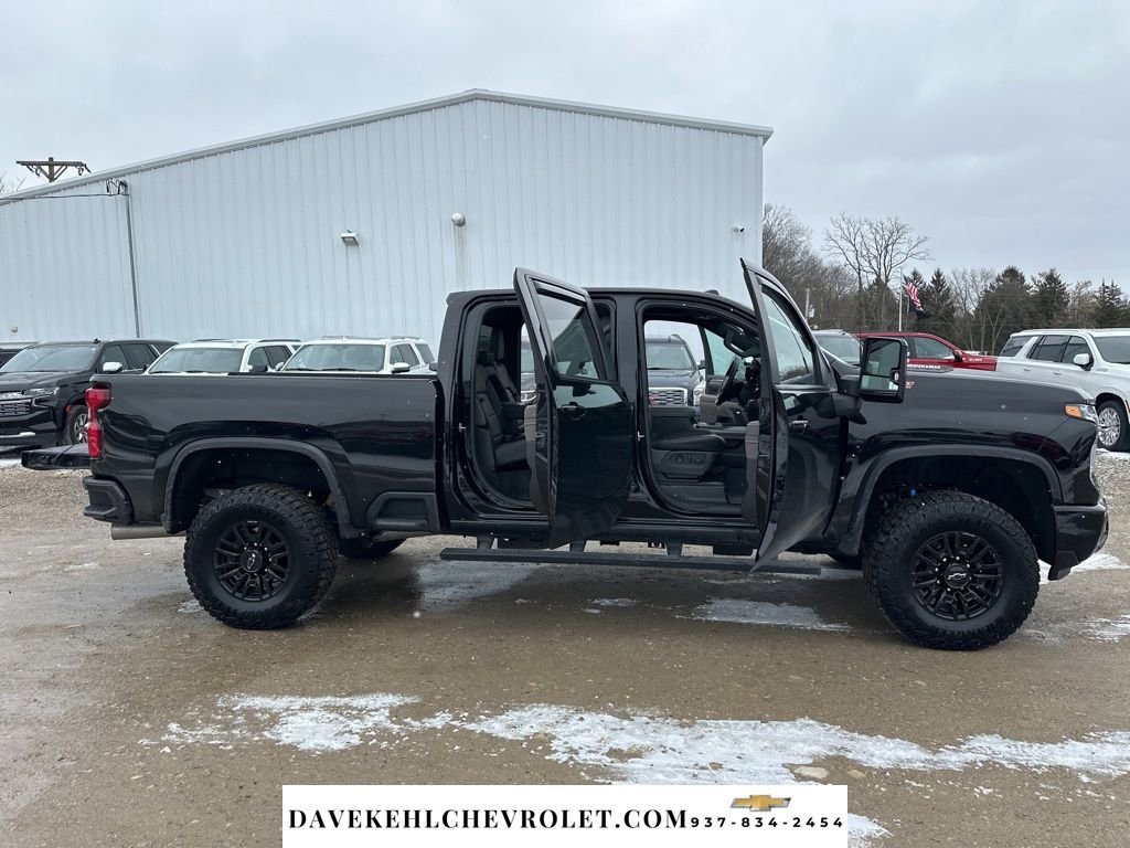 Used 2024 Chevrolet Silverado 2500 ZR2 w/ Technology Package image 32