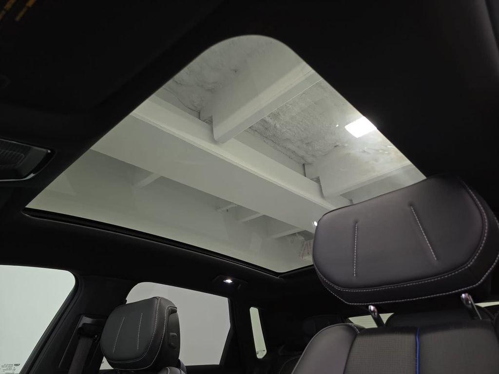 Used 2025 Cadillac Lyriq Sport RWD image 25