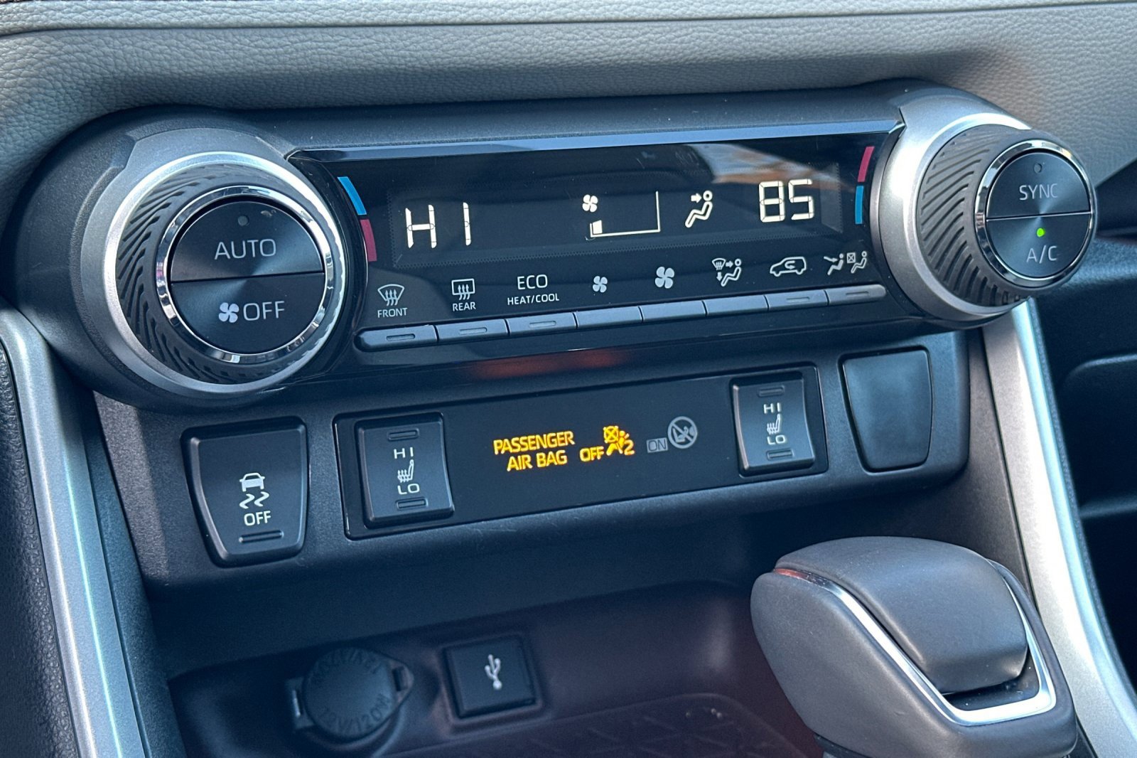 Used 2021 Toyota RAV4 Limited image 26