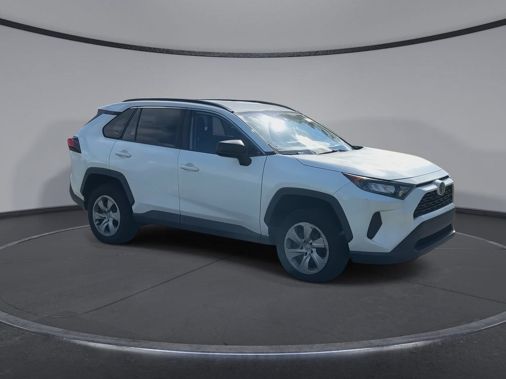 Used 2019 Toyota RAV4 LE FWD image 2