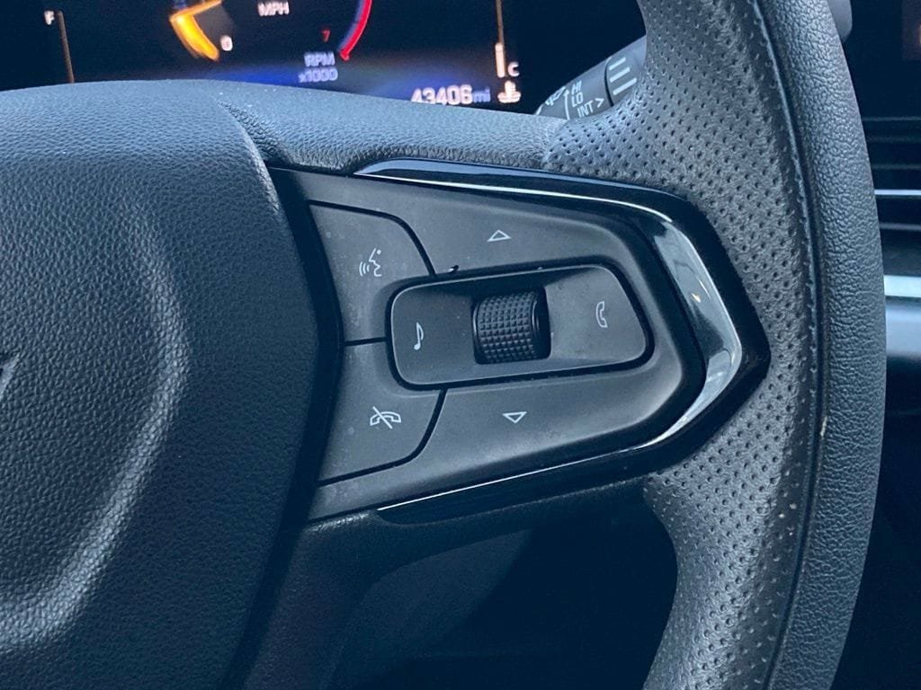 Used 2025 Chevrolet Trax LT FWD image 15