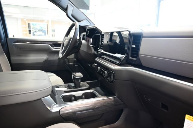 New 2026 Chevrolet Silverado 1500 LTZ w/ LTZ Premium Package AWD/4WD image 16