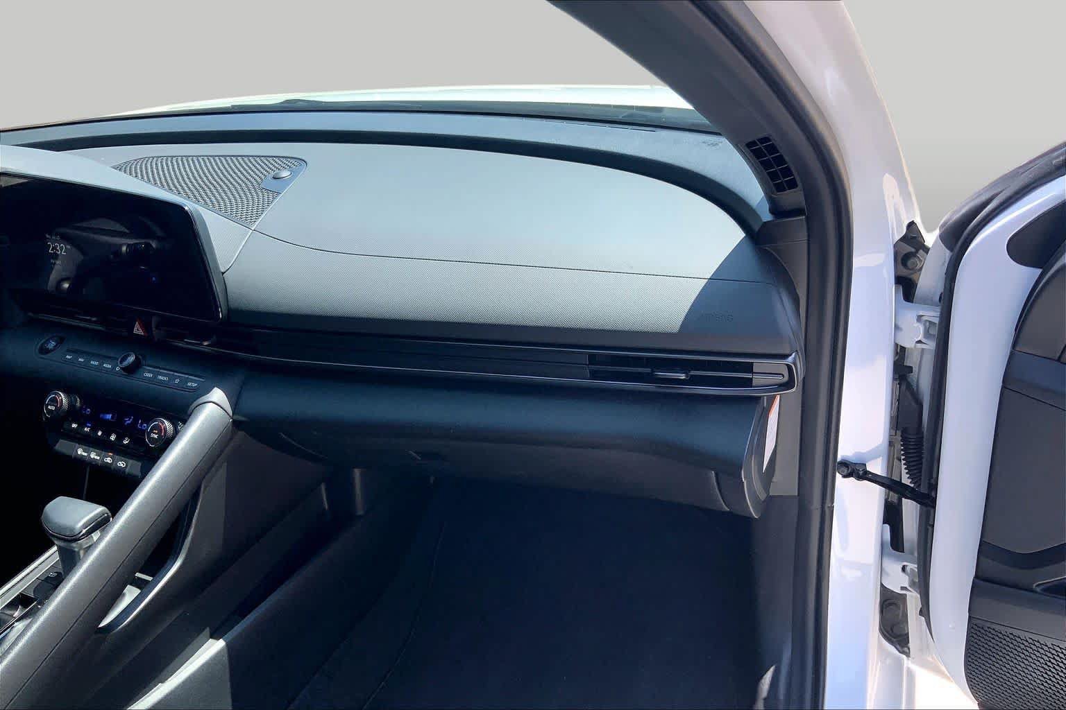 Used 2025 Hyundai Elantra SEL FWD image 19