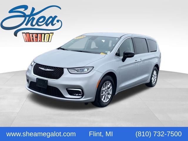 Used 2024 Chrysler Pacifica Touring-L image 1