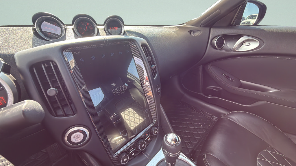 Used 2016 Nissan 370Z Coupe RWD image 6
