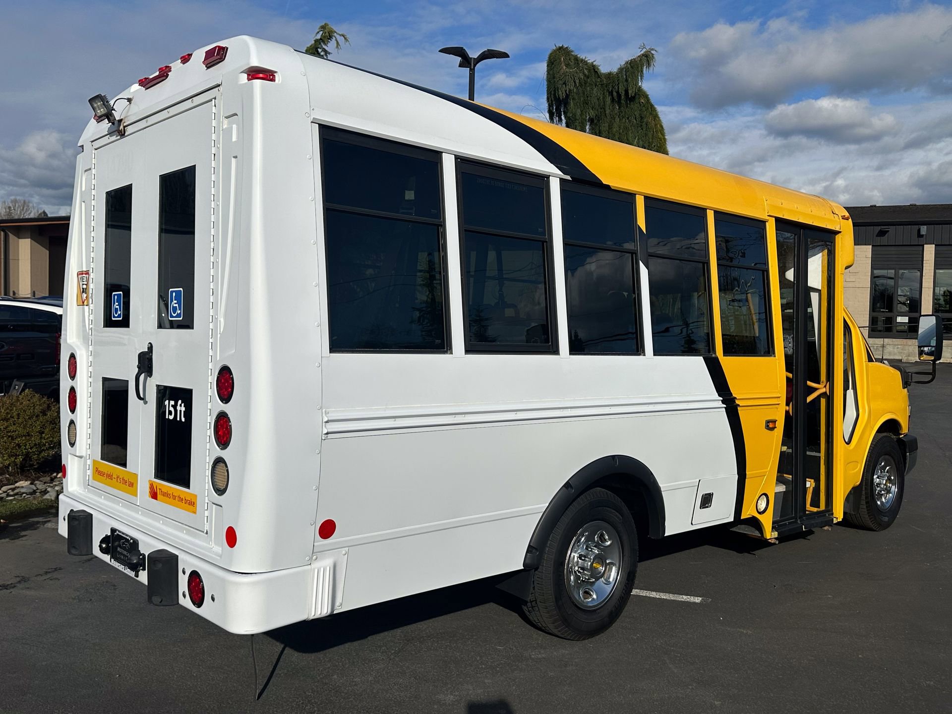 Used 2014 Chevrolet Express 3500 RWD image 2